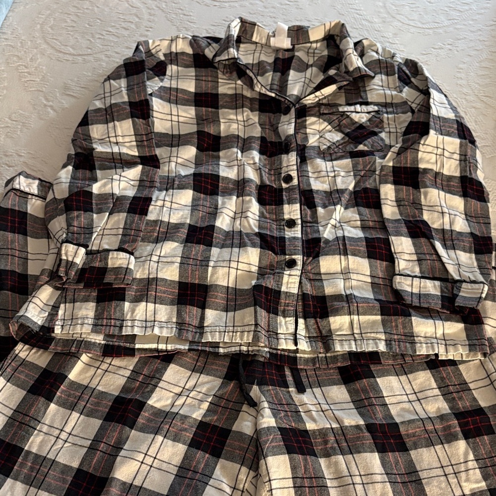 Gently Loved Plaid Women’s Pajamas - Black, White, Red
